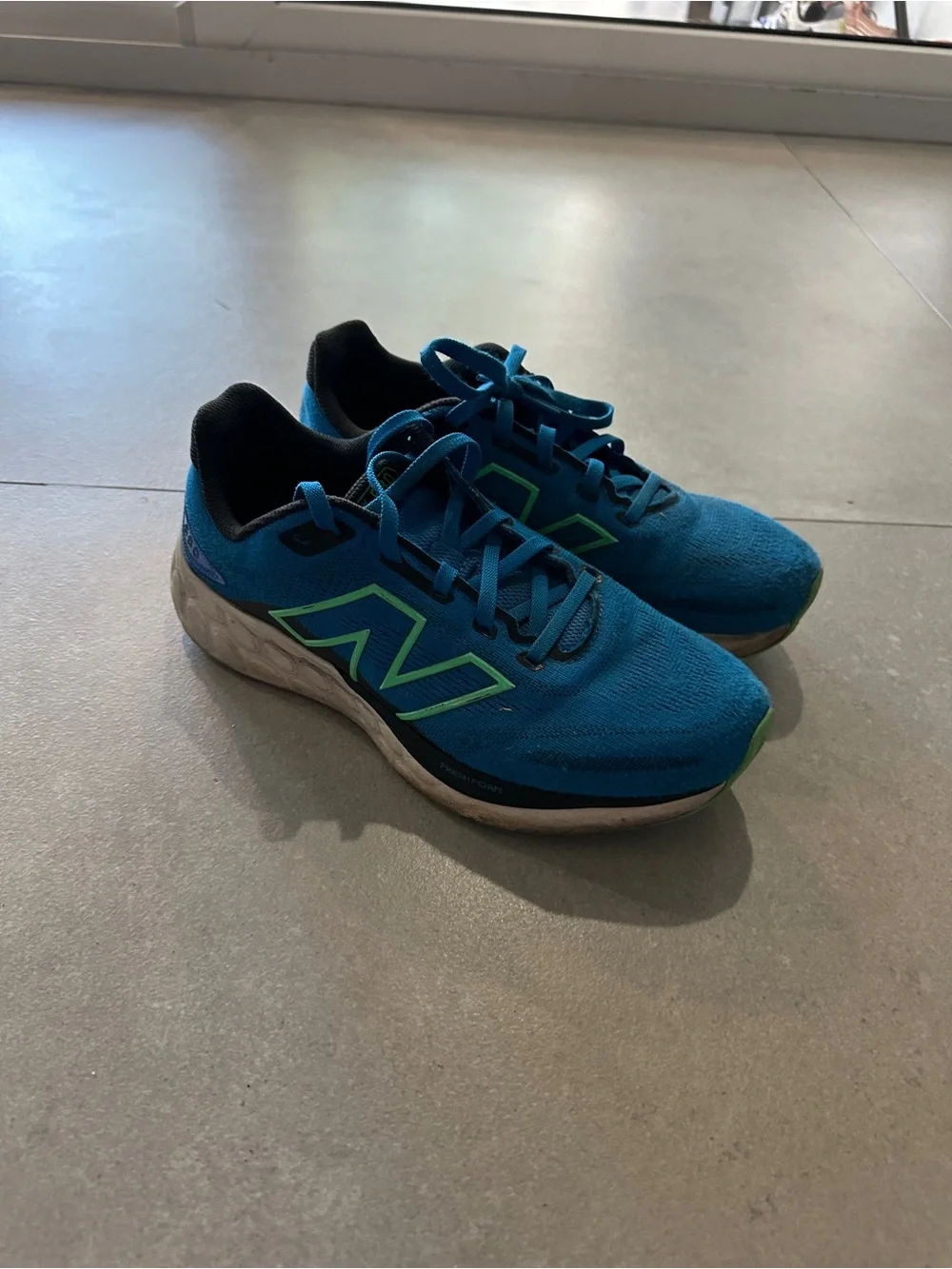 New Balance Men’s Blue Sneakers with Green Accents